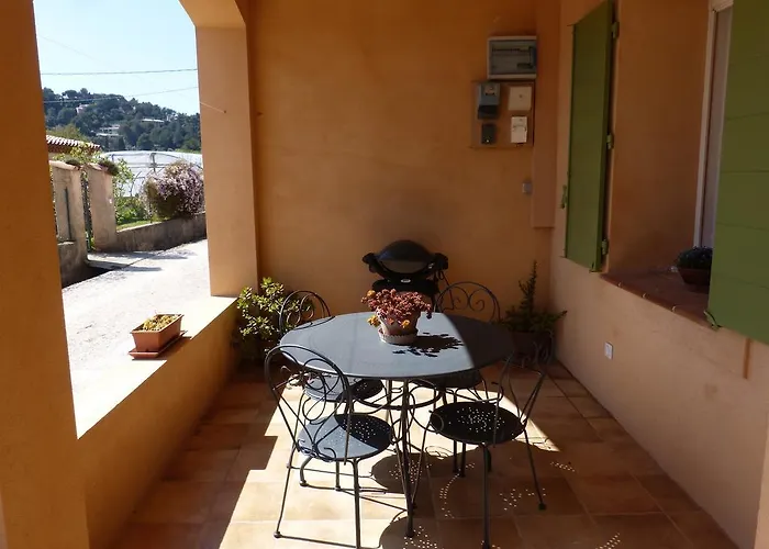 Du Pagoulin - D'hotes Bed & Breakfast 3*