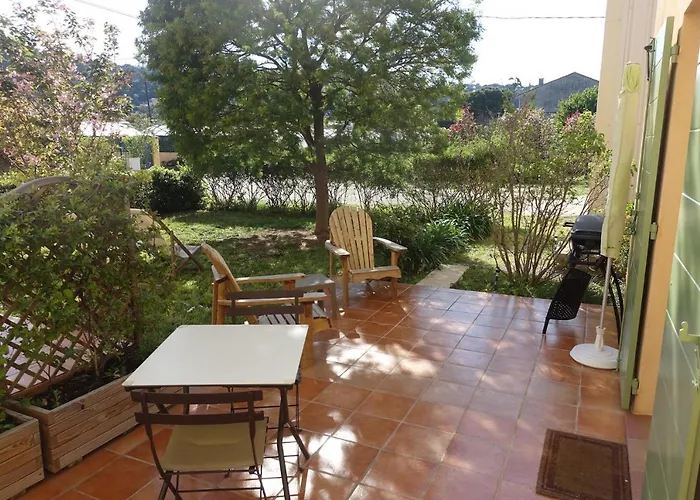 Du Pagoulin - D'hotes Bed & Breakfast 3*